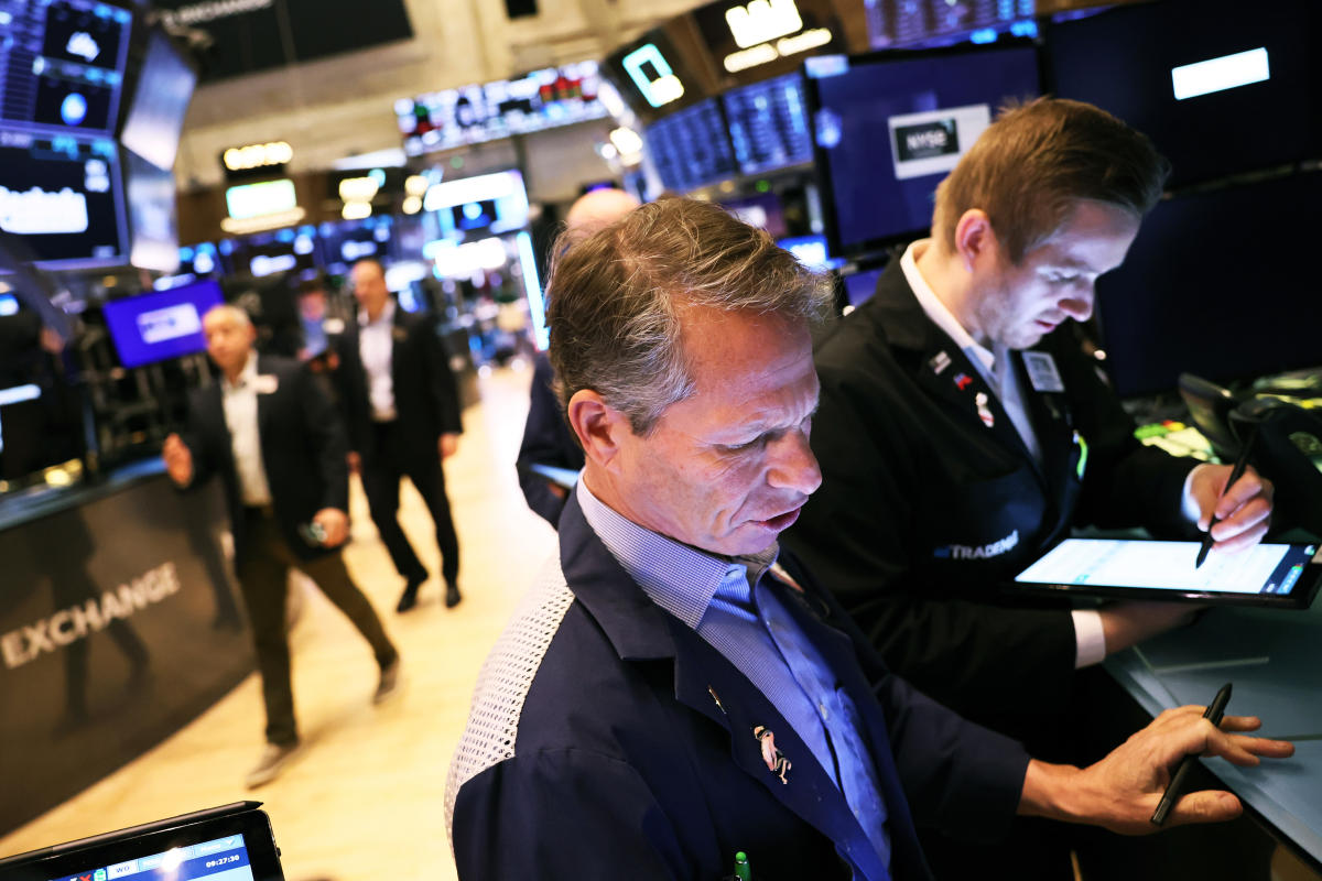 Las acciones están oscilando a medida que los índices se dirigen a una semana perdedora