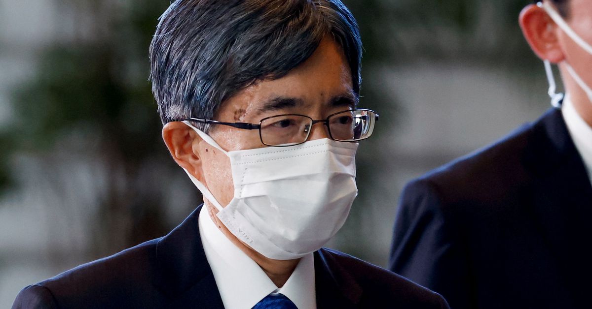 La dimisión del tercer ministro del Gobierno japonés en un mes en un golpe al primer ministro