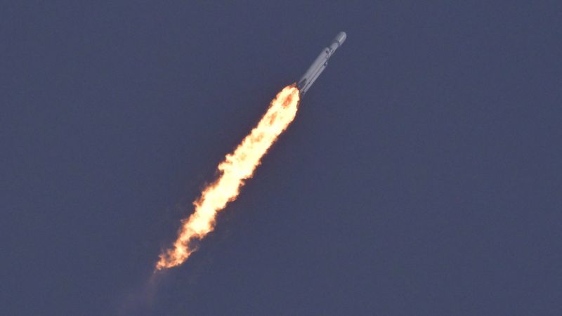Lanzamiento del Falcon Heavy, el cohete más poderoso del mundo de SpaceX