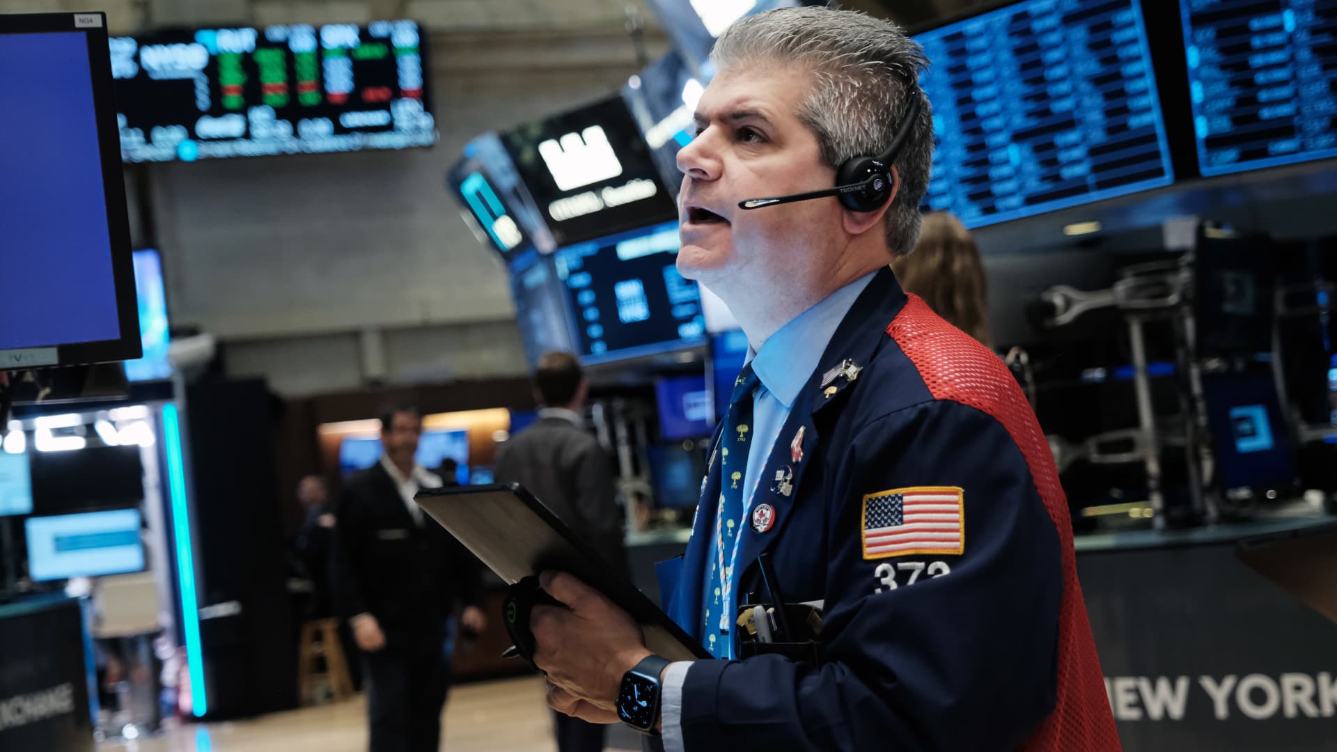 Los futuros de acciones cambiaron poco mientras Wall Street espera los resultados de mitad de período