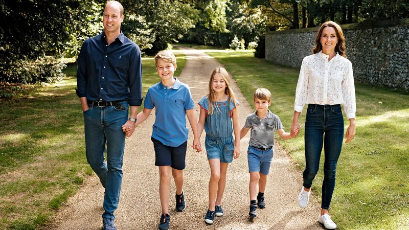 William y Kate publican una foto familiar de verano para su tarjeta oficial de Navidad