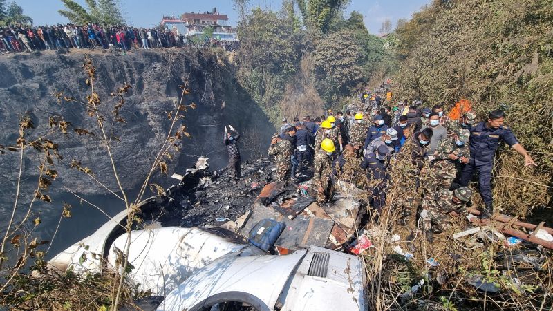 Accidente aéreo en Nepal: al menos 68 muertos al estrellarse un avión de Yeti Airlines cerca de Pokhara