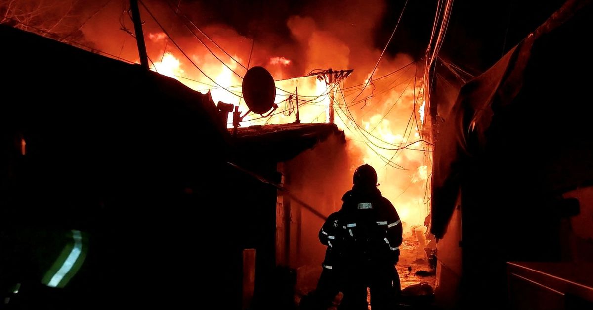 Cientos han sido evacuados cuando un incendio arrasó los barrios marginales que rodean el elegante distrito Gangnam de Seúl.