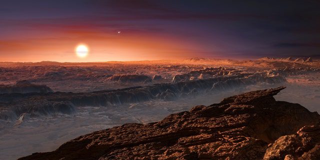 Una vista de la superficie del planeta Proxima b orbitando la estrella enana roja Proxima Centauri, la estrella más cercana a nuestro sistema solar, vista en una impresión artística sin fecha publicada por el Observatorio Europeo Austral el 24 de agosto de 2016. 