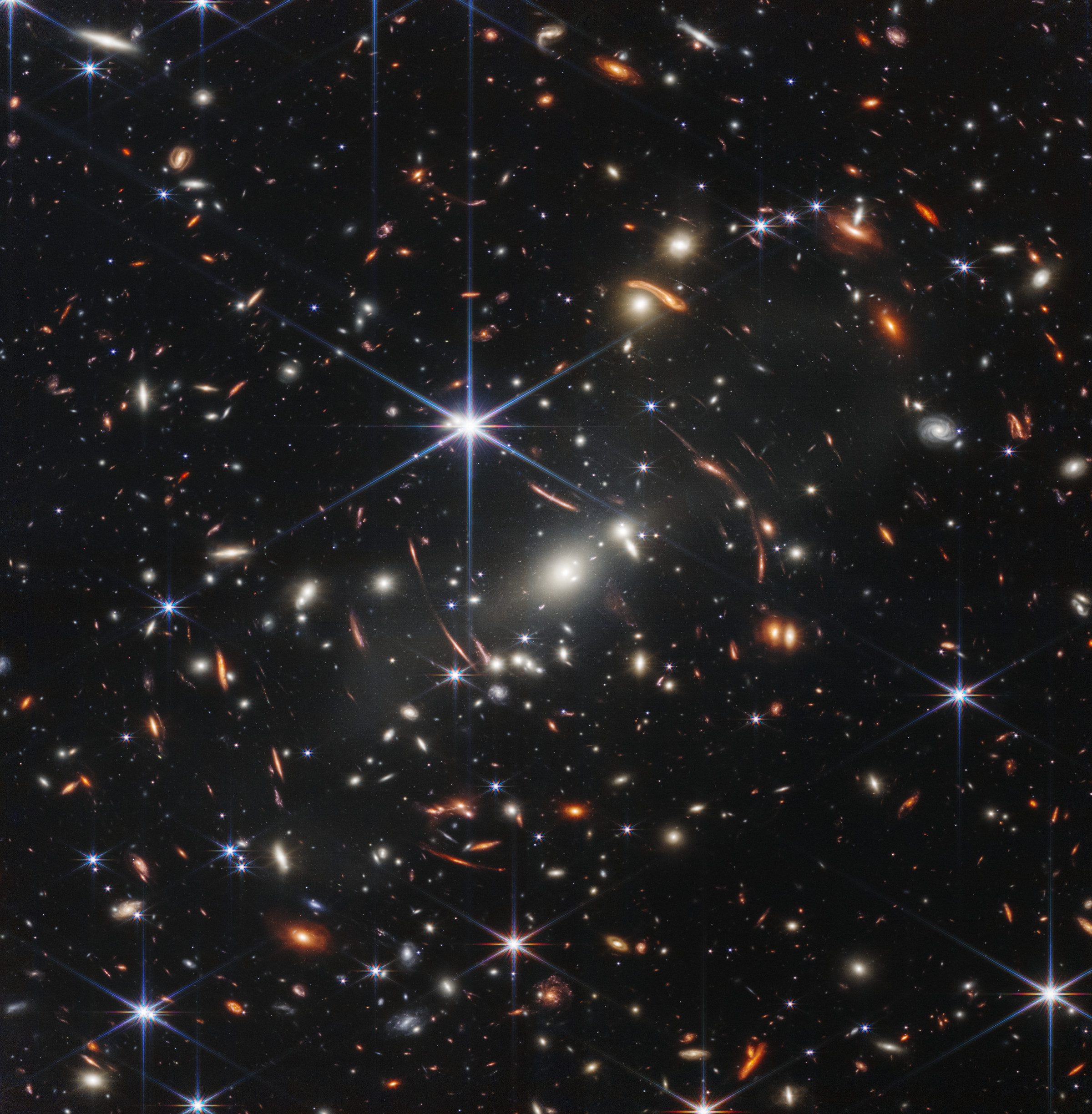 Miles de galaxias bañan esta imagen en el infrarrojo cercano del cúmulo de galaxias SMACS 0723