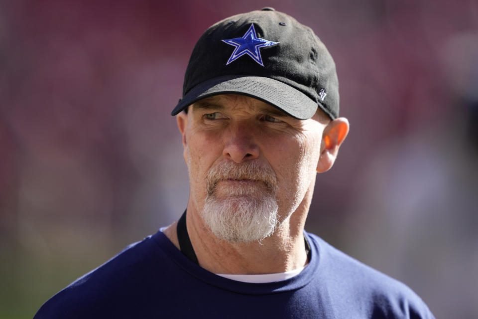 El entrenador de Dallas, Mike McCarthy, confirmó a los periodistas el jueves que Dan Quinn les ha dicho a los equipos que permanecerá como coordinador defensivo de los Cowboys.  (Foto de Theron W. Henderson/Getty Images)