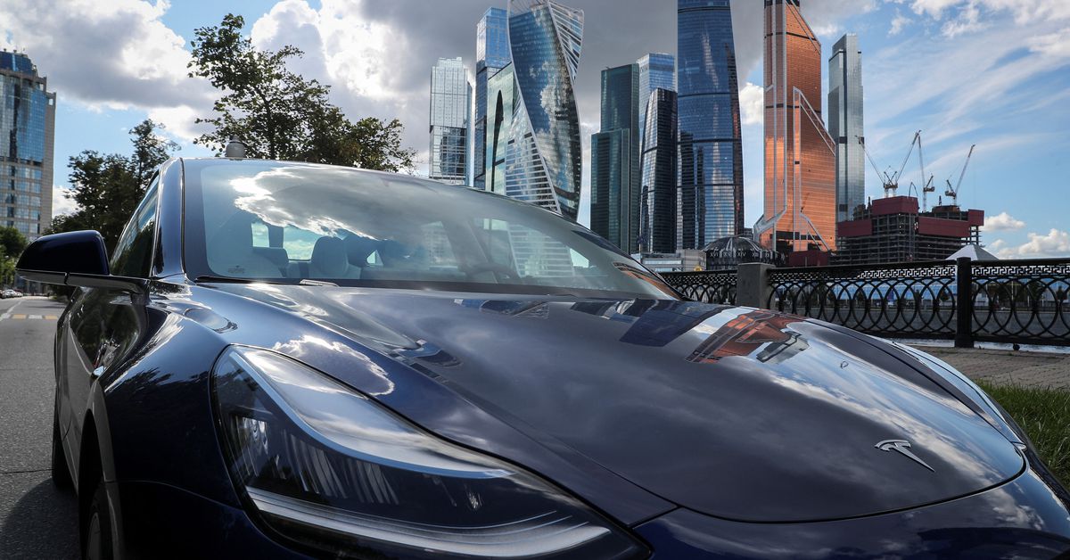 El ingeniero testificó que el video de Tesla promovía la conducción autónoma