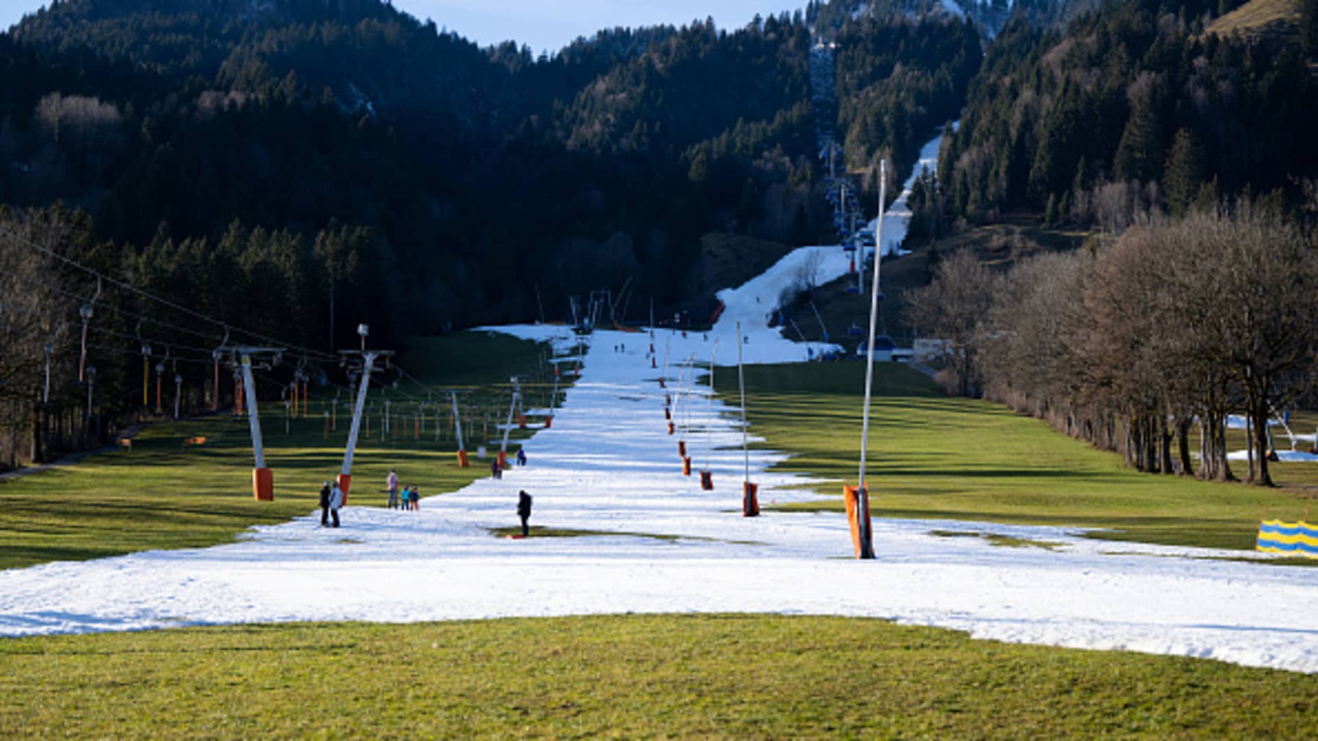 Europa comienza el nuevo año con un calor invernal histórico y las estaciones de esquí están cerrando