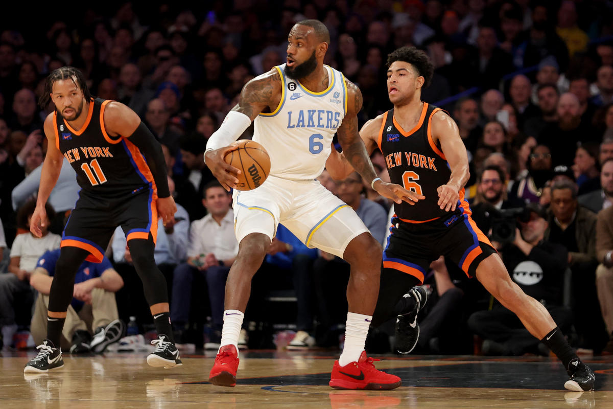 LeBron James lideró por 100 puntos de Kareem Abdul-Jabbar, ocupando el cuarto lugar de todos los tiempos en asistencias en una victoria sobre los Knicks.