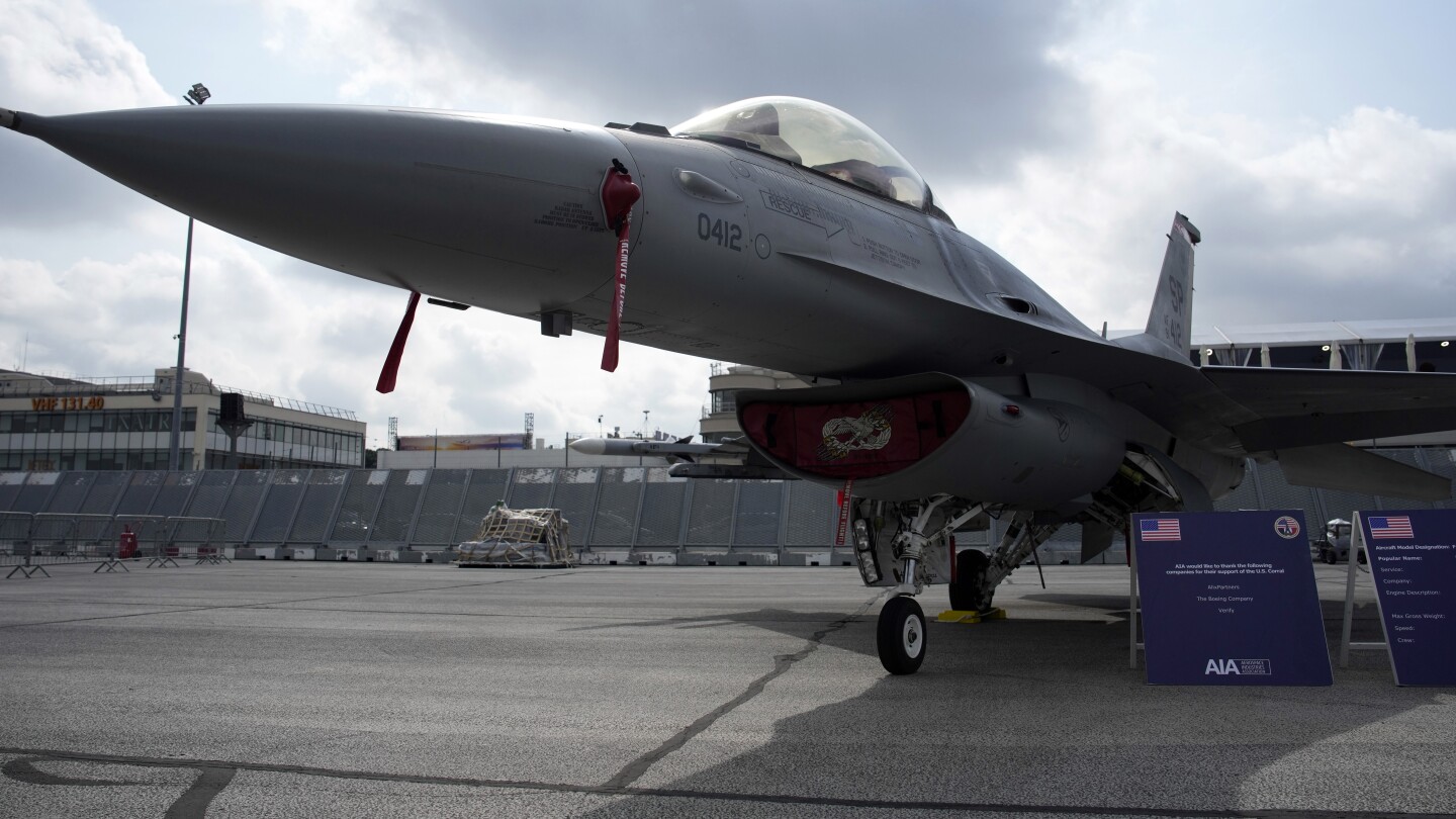 Estados Unidos envía aviones de combate F-16 para proteger a los barcos de las incautaciones iraníes en la región del Golfo