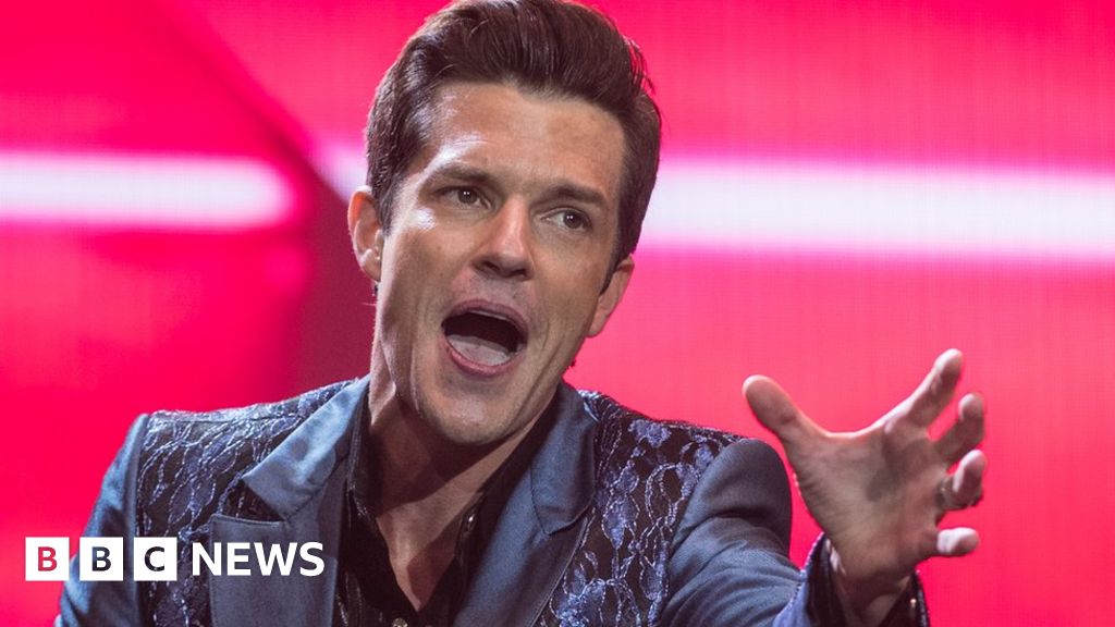 The Killers se disculpan por ofender a los fanáticos en Georgia con la declaración del "hermano" ruso