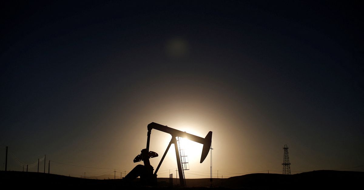 Los precios del petróleo subieron por el retiro de inventarios de EE.UU. y el temor a huracanes