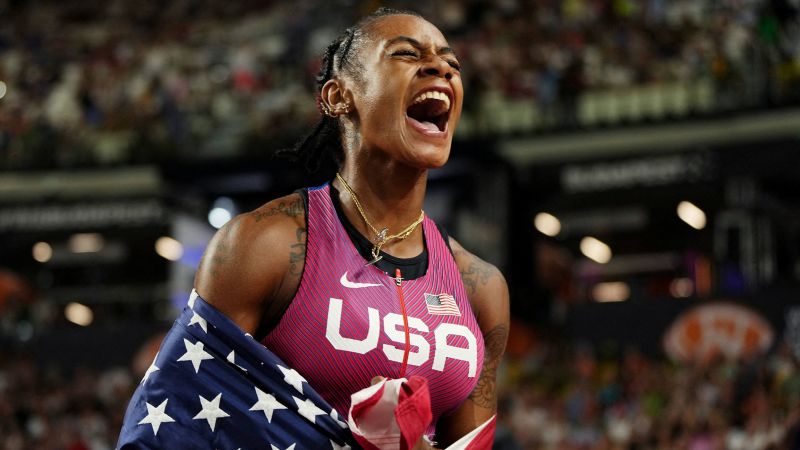 Shakari Richardson gana los 100 metros femeninos en el Campeonato Mundial de Atletismo