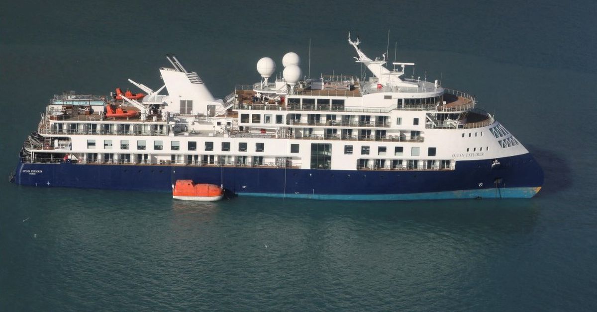 El intento de un arrastrero de liberar un crucero varado en Groenlandia ha fracasado