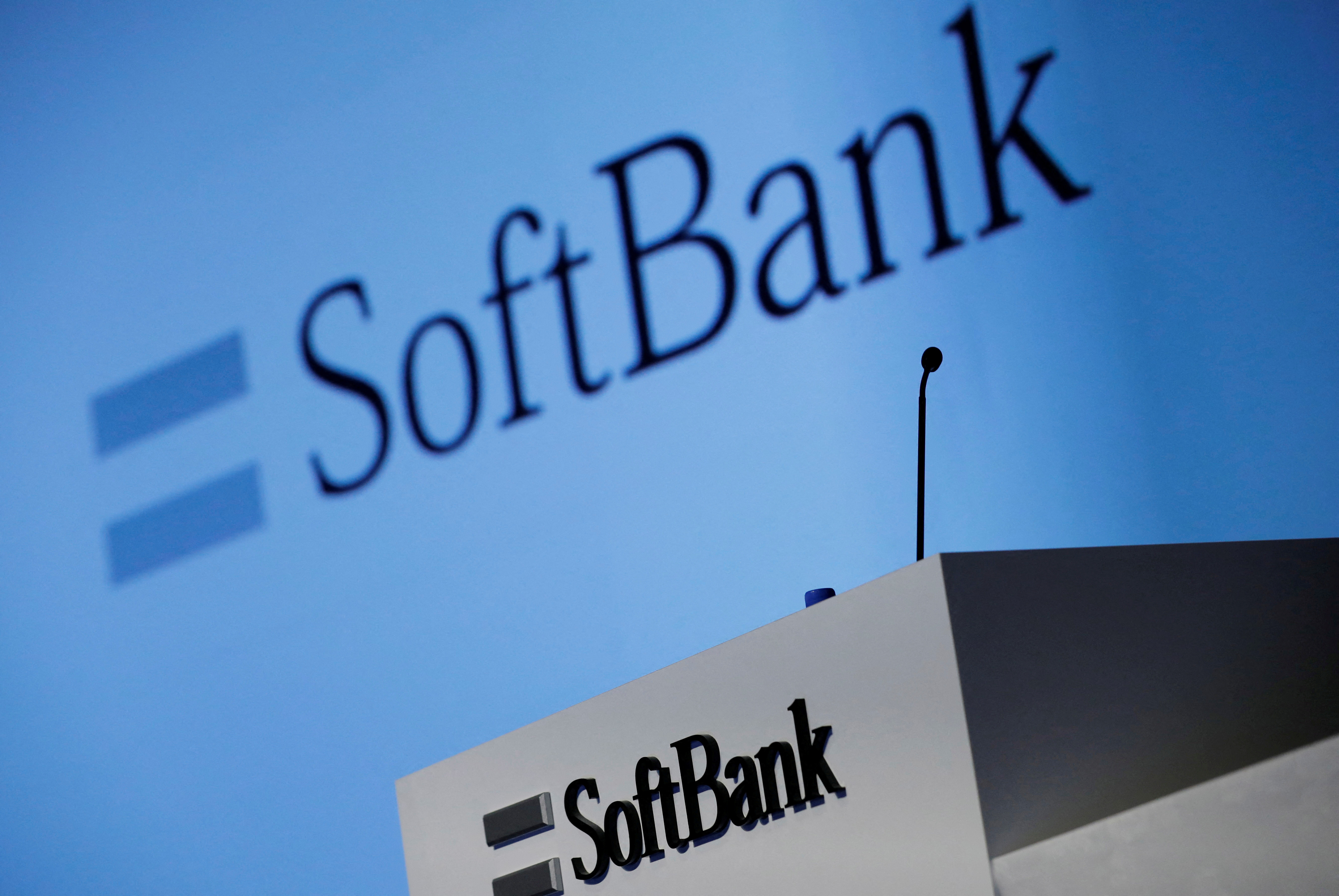 El logotipo de SoftBank Corp. en una conferencia de prensa en Tokio