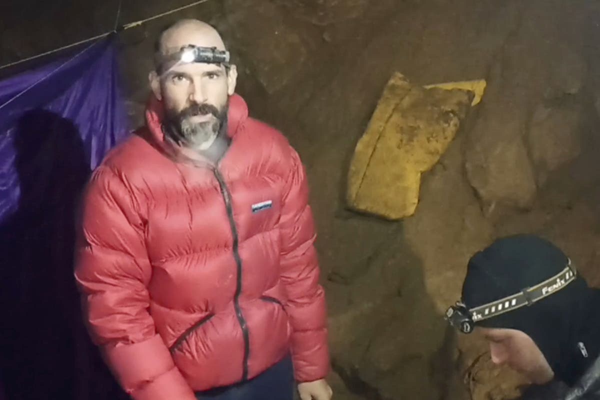 Comienza la "difícil" operación de rescate para salvar al explorador estadounidense atrapado en una cueva en Turquía: lo último