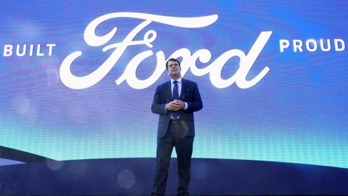 El director ejecutivo de Ford, Jim Farley, ofrece información actualizada sobre las negociaciones con la UAW en Detroit