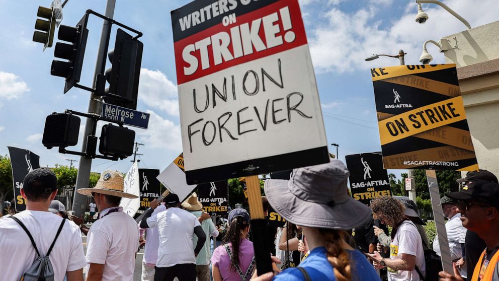 La huelga de la WGA finalizará el miércoles y permitirá a los miembros regresar al trabajo.