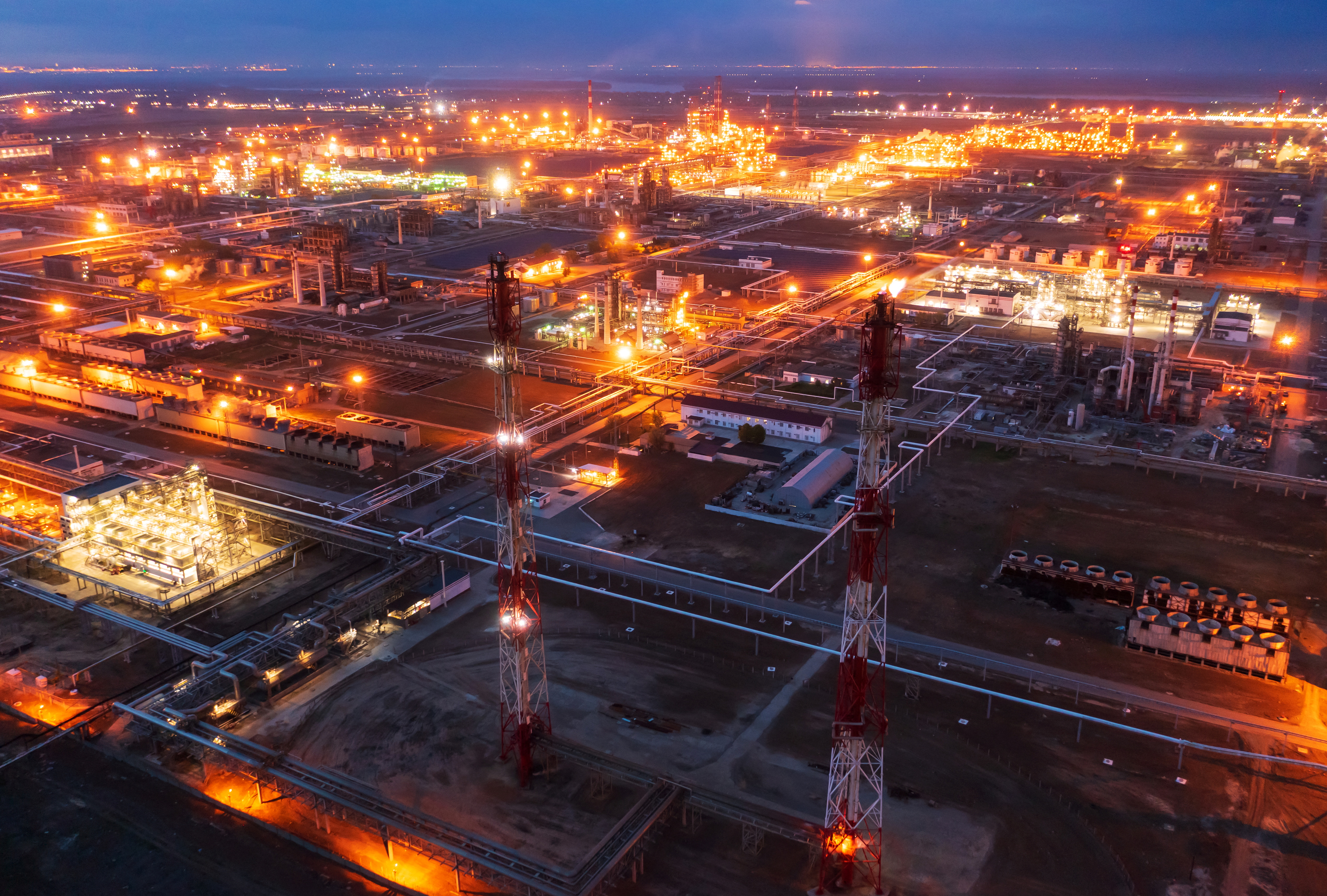 Vista general que muestra la refinería de petróleo de Lukoil en Volgogrado.