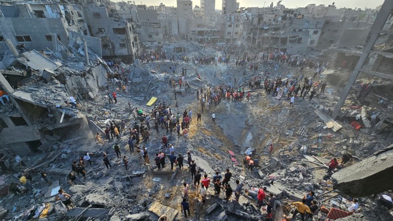 Israel bombardea el campo de refugiados de Jabalia en Gaza