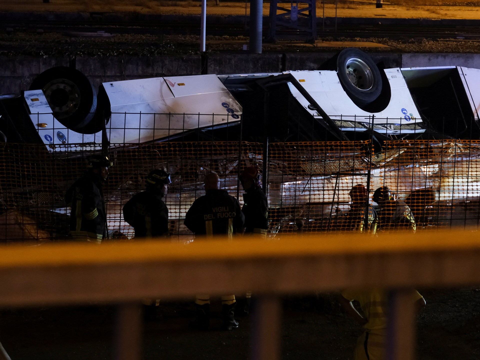 Más de 20 muertos al estrellarse un autobús turístico italiano en el Puente de Venecia  Noticias