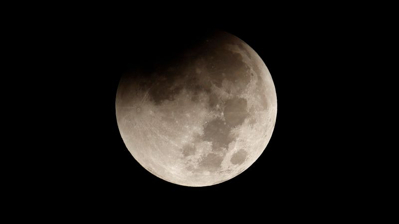 Personas en 4 continentes pueden esperar ver un "mordisco" de la luna este fin de semana