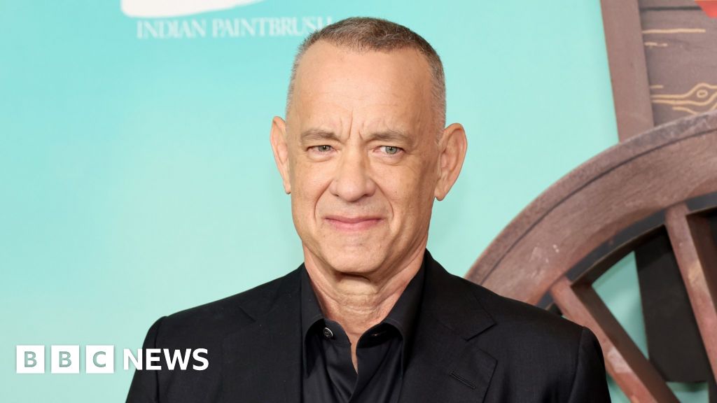 Tom Hanks advierte que la imagen del anuncio del plan dental fue falsificada por inteligencia artificial