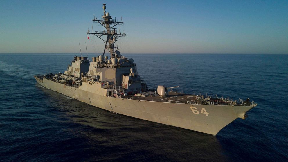 Un destructor de la Armada estadounidense en el Mar Rojo derriba misiles de crucero disparados por los hutíes en Yemen: Pentágono