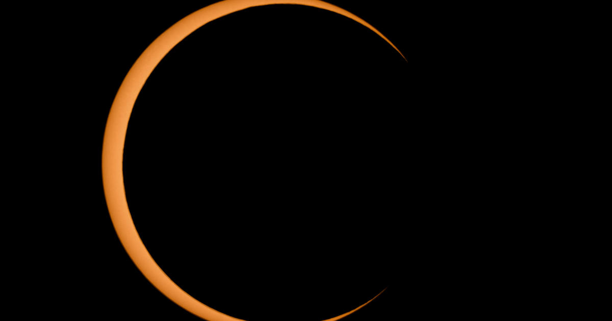 Véalo en imágenes: El eclipse anular del “Anillo de Fuego” deslumbra a los espectadores