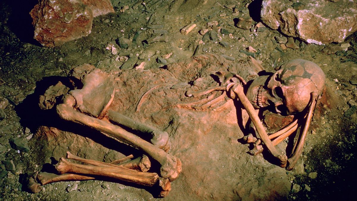 The burial of a 25-30 year old woman from St. Germain-le-Ridiere, France. The skull has red ochre markings, suggesting a ritual burial.