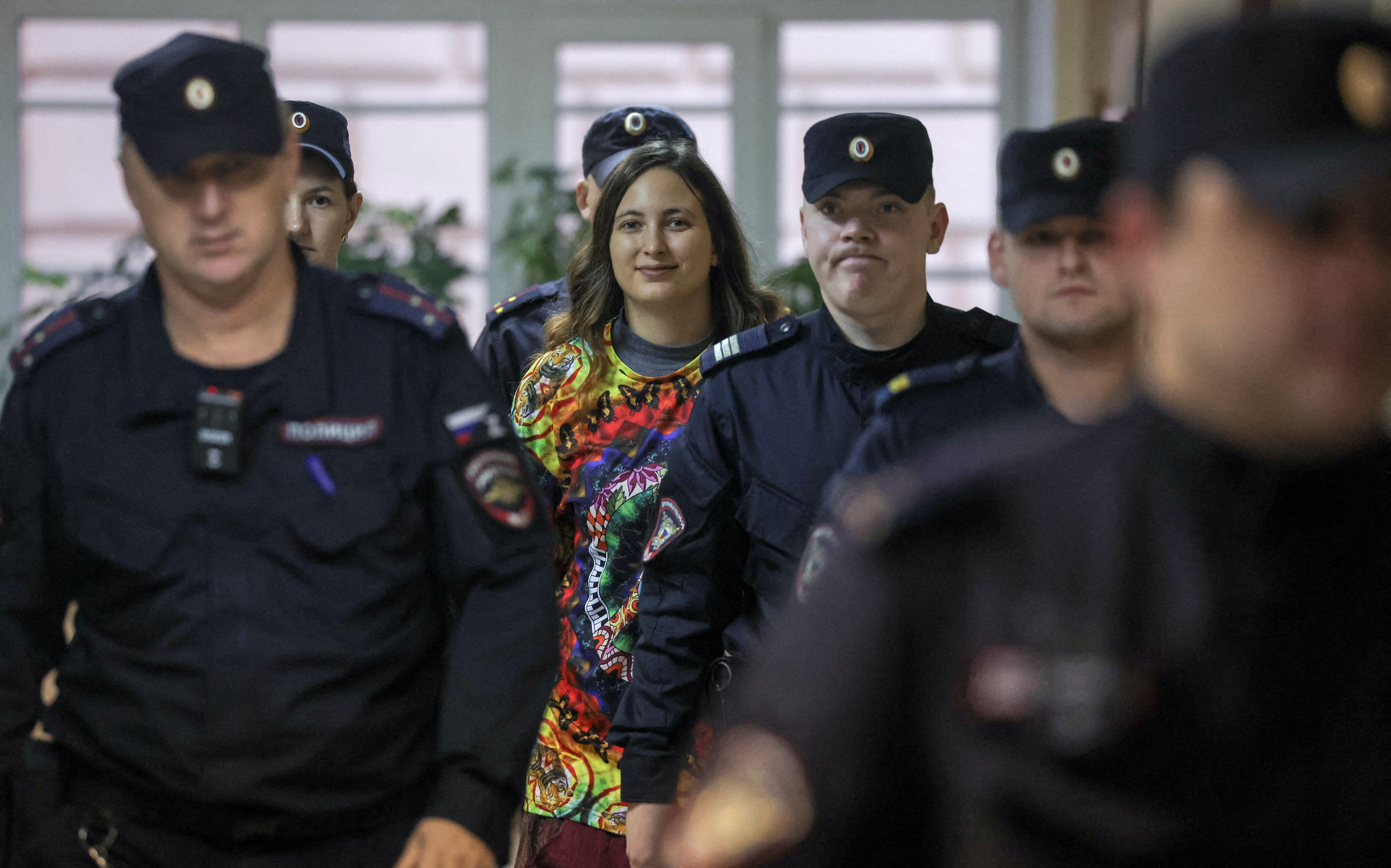 El artista Skoshilenko, acusado de difamar al ejército ruso, comparece ante el tribunal