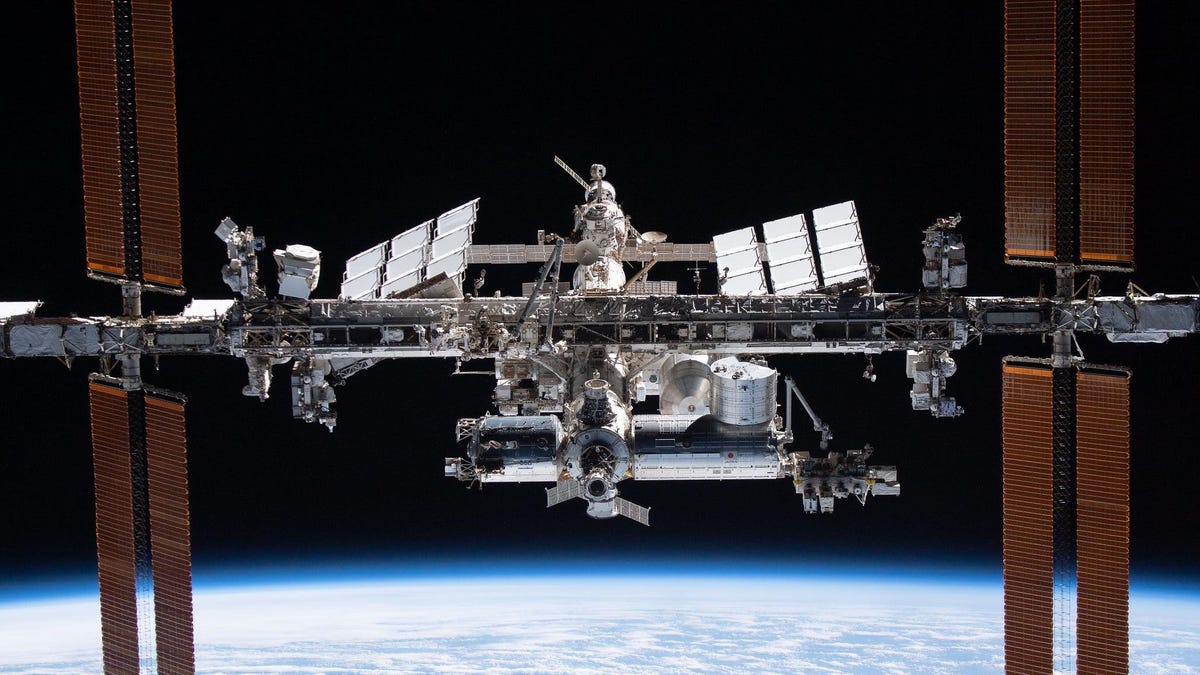La NASA paga mil millones de dólares para destruir la Estación Espacial Internacional