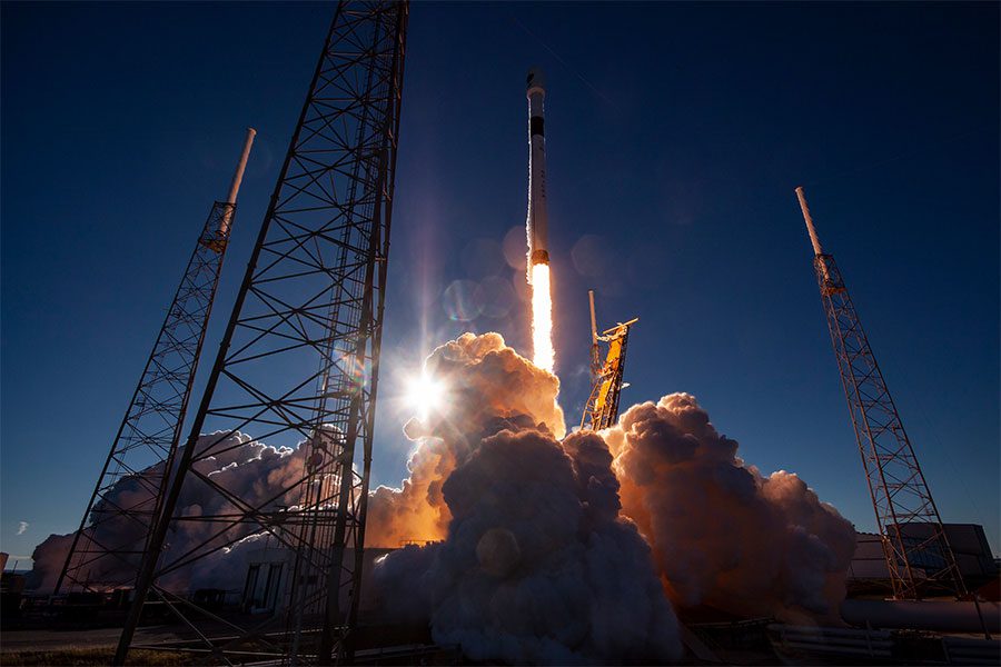 SpaceX Falcon 9 se lanza desde el Complejo de Lanzamiento 40.