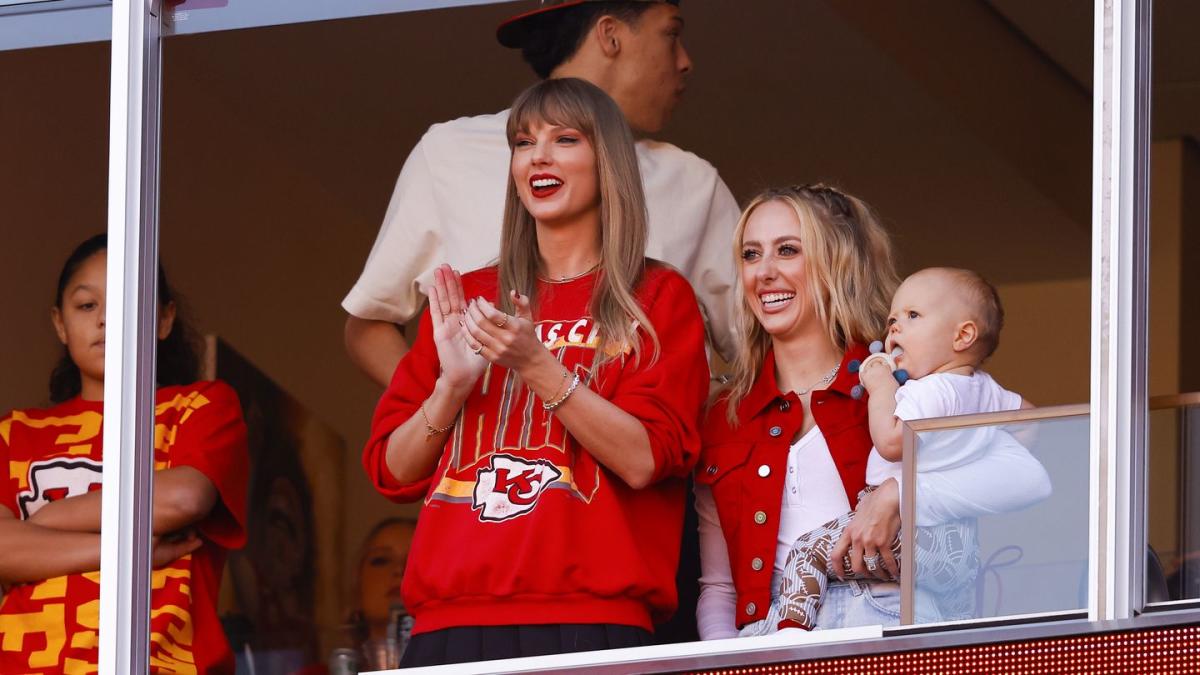 Taylor Swift supuestamente cambió sus planes para asistir al juego de los Kansas City Chiefs el lunes