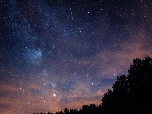 La mejor lluvia de meteoritos del año será visible en Carolina del Norte el miércoles por la noche💫