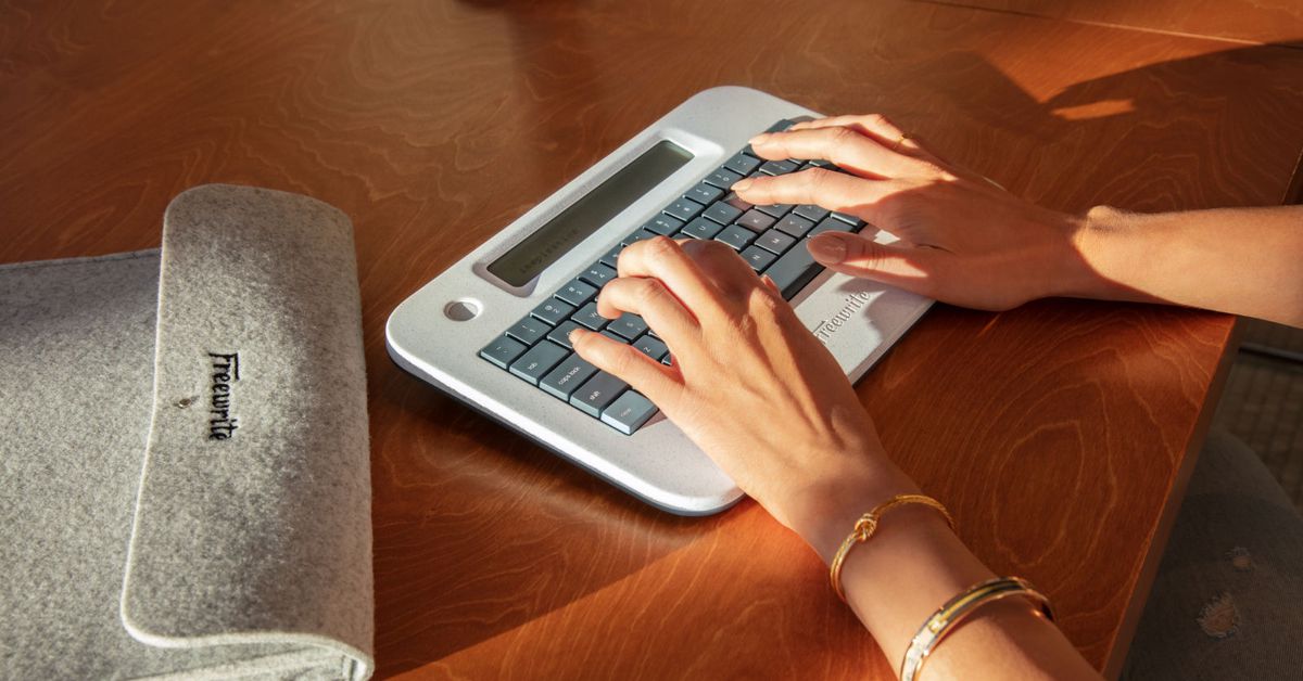 Astrohaus enviará en enero su máquina de escribir digital de escritura libre más barata