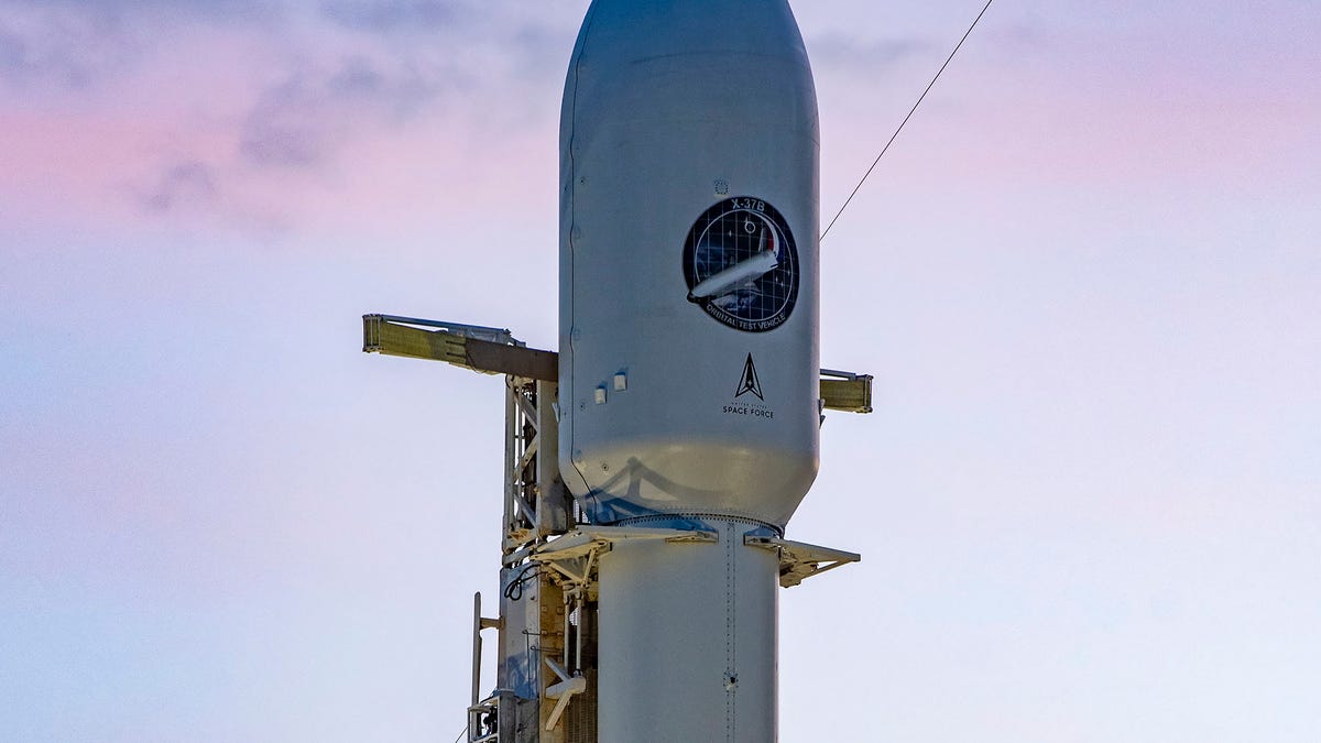 El lanzamiento del SpaceX Falcon Heavy X-37B desde el KSC de la NASA se pospuso para el lunes por la noche