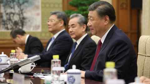 Xi Jinping y sus colegas líderes en una cumbre con la Unión Europea el jueves