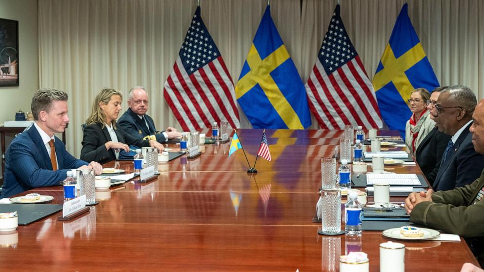 Suecia y Estados Unidos, ambos miembros de la OTAN, firmaron un pacto de defensa que afirma que fortalece la seguridad regional.