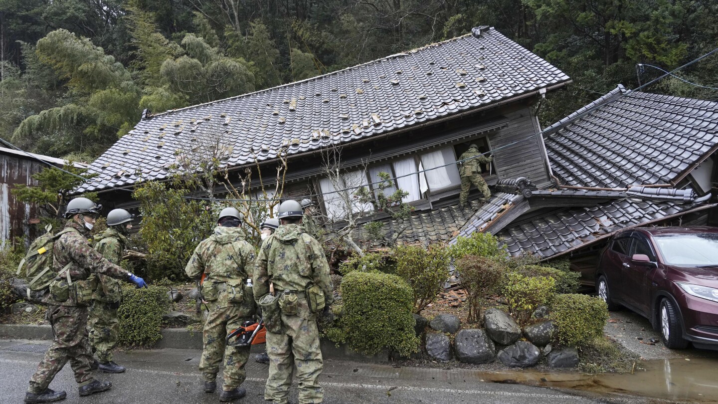 Terremotos en Japón: los rescatistas corren contra el tiempo mientras muchos mueren.  Sigue lo último
