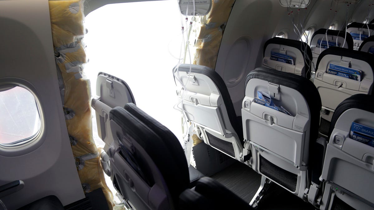 Un iPhone cayó a miles de pies de un avión de Alaska Airlines y sobrevivió