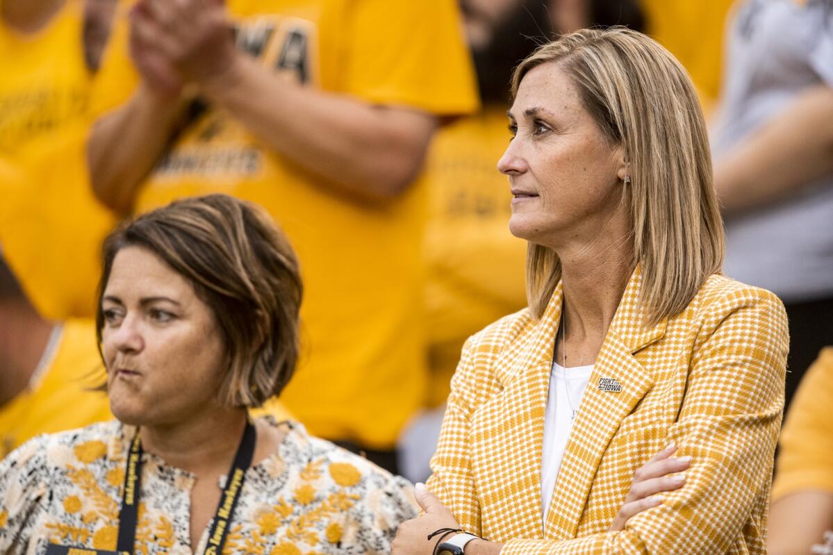 Beth Goetz ha sido nombrada directora permanente de atletismo de la Universidad de Iowa, perdiendo la etiqueta interina