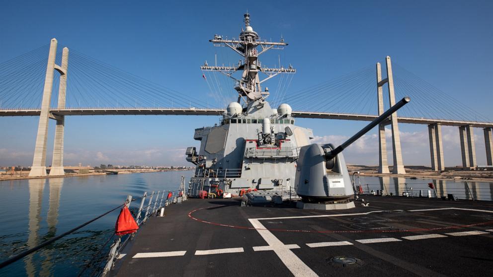 Funcionarios estadounidenses dicen que Estados Unidos derribó un misil hutí que apuntaba a un buque de guerra estadounidense en el Mar Rojo.