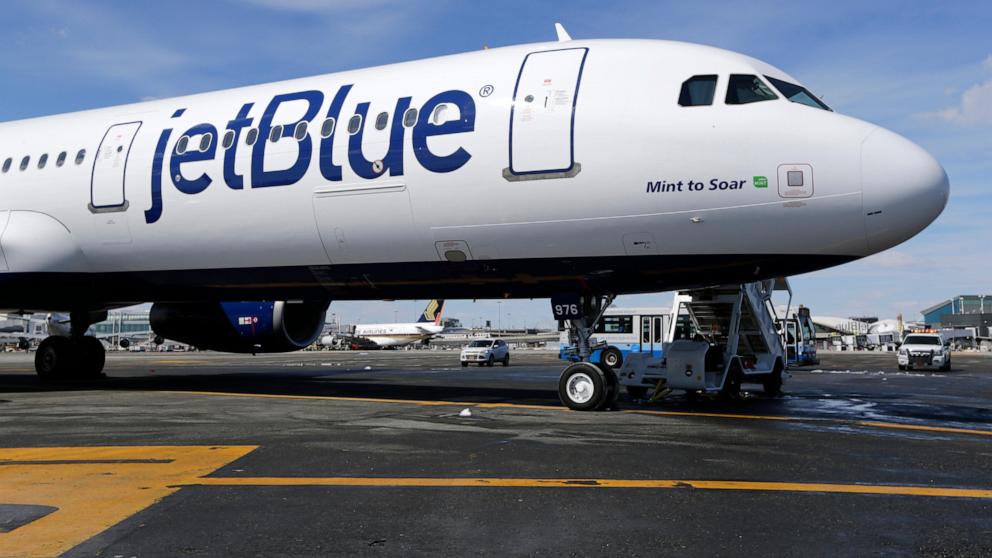 JetBlue dijo a Spirit Airlines que podría poner fin a su oferta pública de adquisición de 3.800 millones de dólares, a la que Estados Unidos se opone.