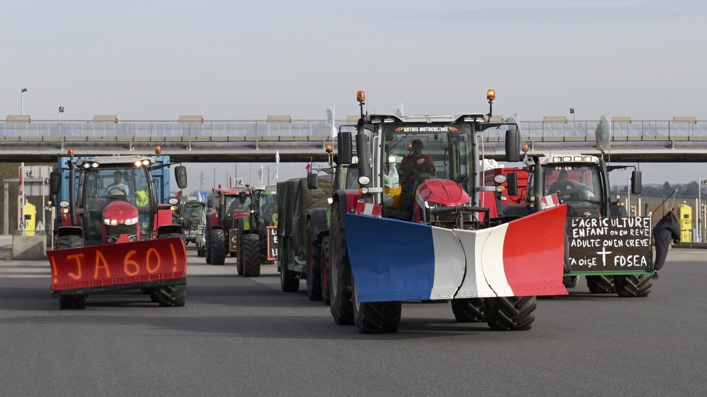 Las protestas de los agricultores aumentan la presión sobre el gobierno francés