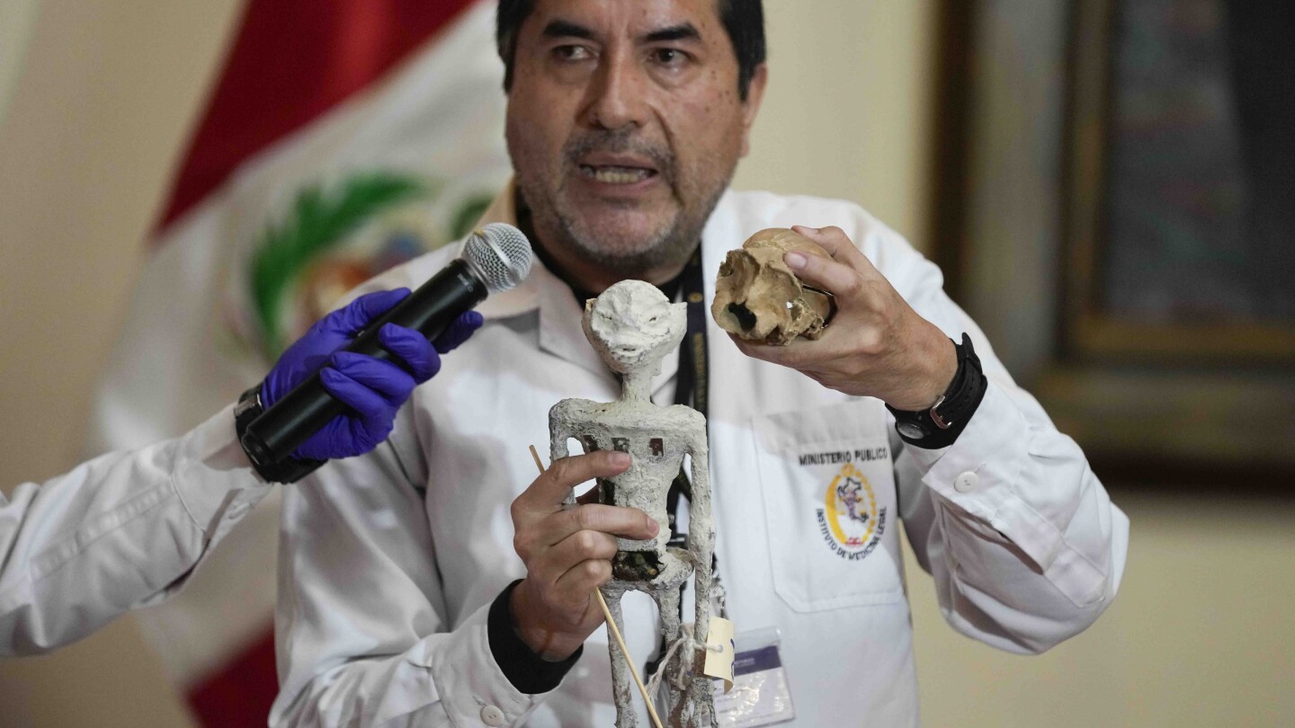 Los “alienígenas” encontrados en Perú son muñecos ensamblados con huesos de animales