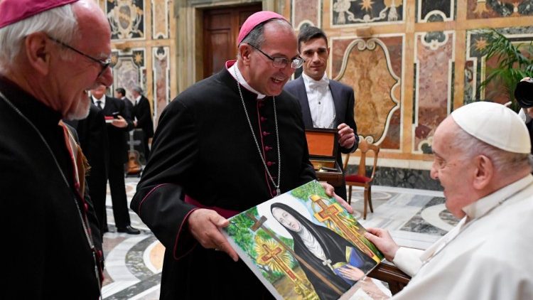 El Papa Francisco con peregrinos argentinos en Roma con motivo de la canonización de Mamá Antola