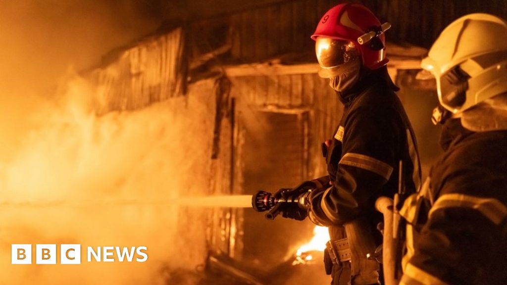 Járkov: Siete "quemados vivos" después de que drones rusos atacaran un depósito de petróleo