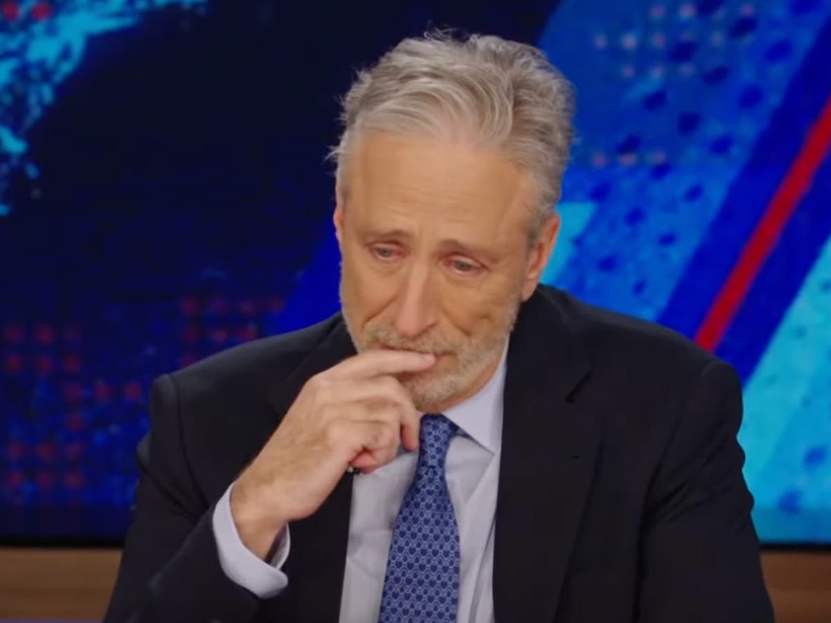 Jon Stewart rompió a llorar mientras rindía homenaje a su perro en The Daily Show.
