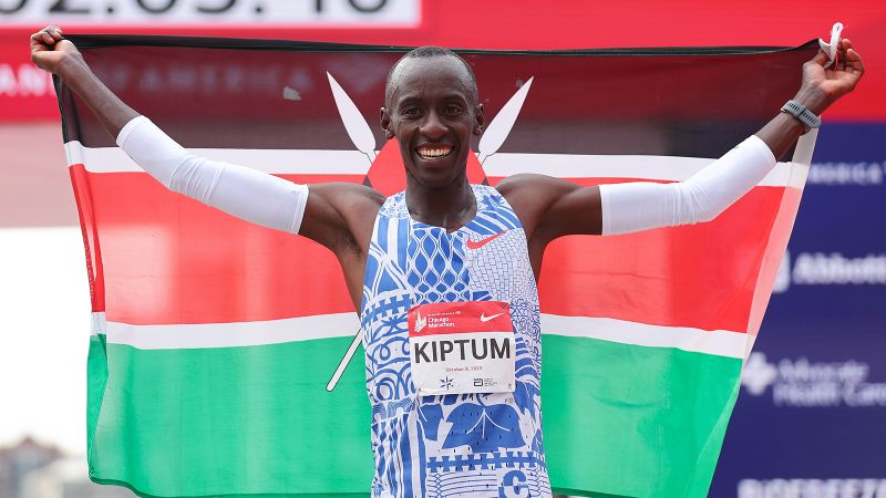 Kelvin Kiptum, plusmarquista mundial de maratón, y su entrenador murieron en un accidente de tráfico en Kenia